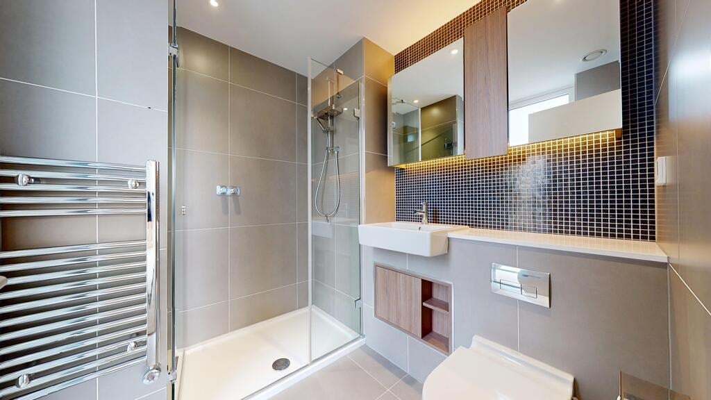 Flat Newnton Close in Greater London