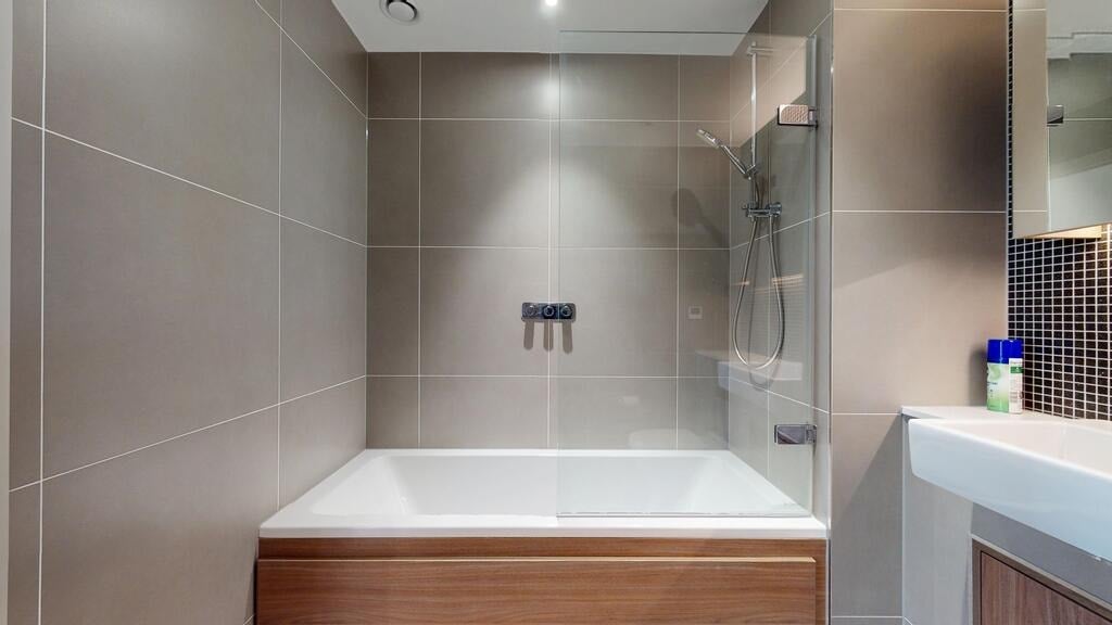 Flat Newnton Close in Greater London