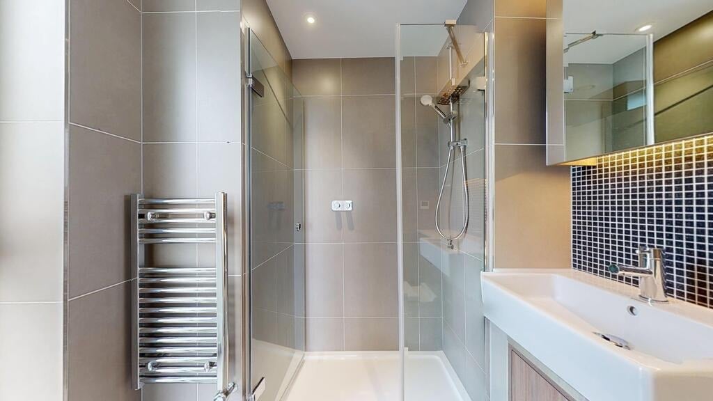 Flat Newnton Close in Greater London