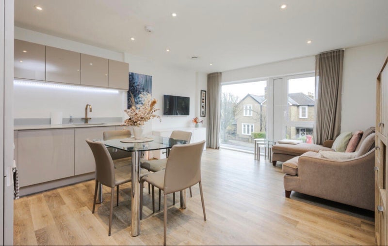 Flat Hartfield Road in Greater London