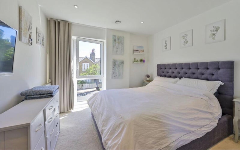 Flat Hartfield Road in Greater London