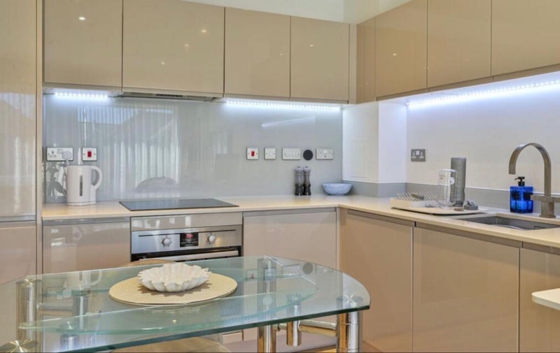 Flat Hartfield Road in Greater London
