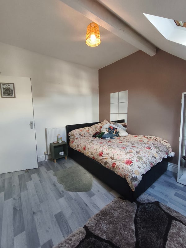 Room Ferry Road in Cardiff