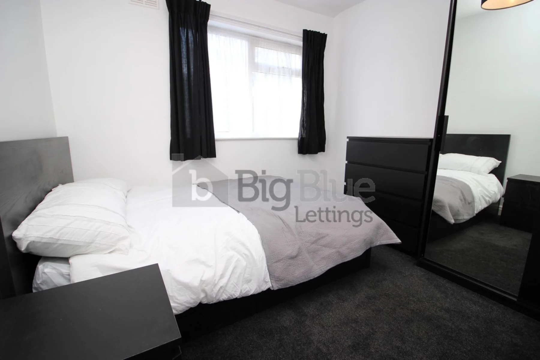 Flat Park View Grove in Leeds