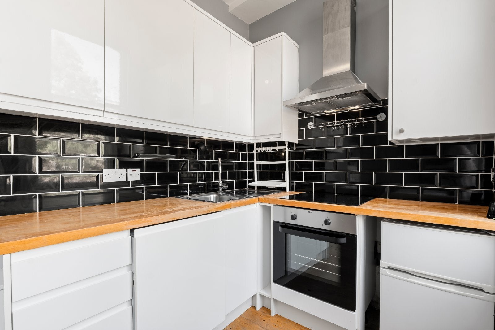 Flat Harrow Road in City of Westminster