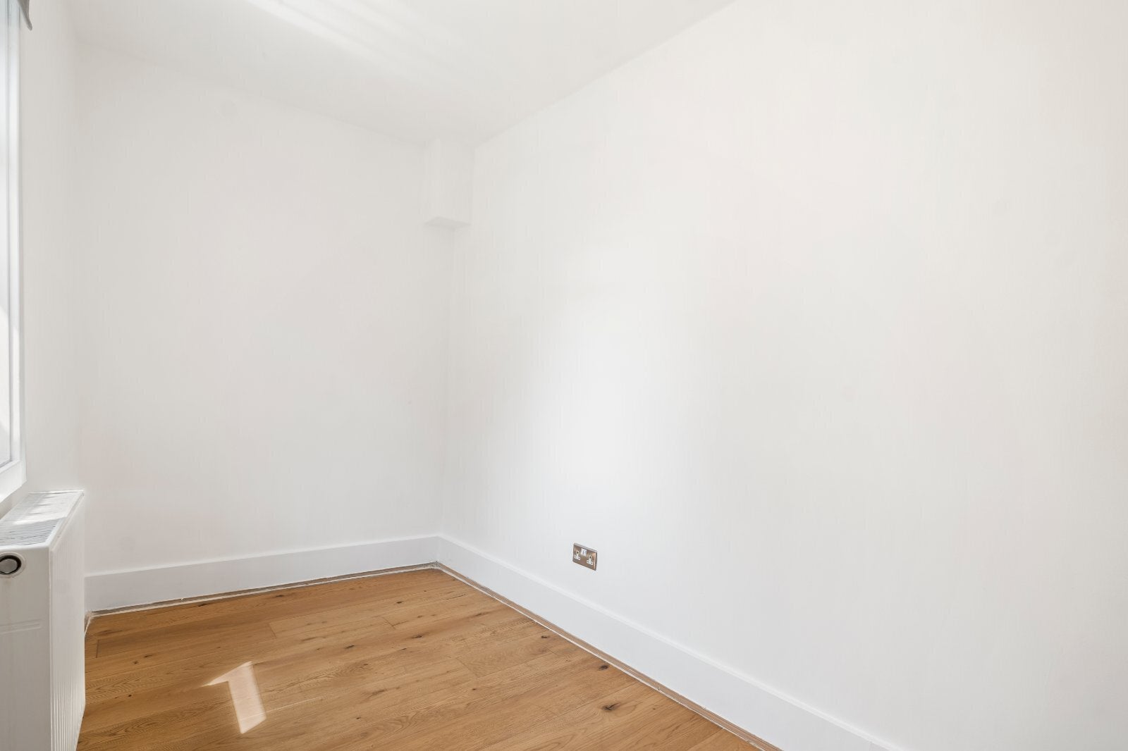 Flat Harrow Road in City of Westminster