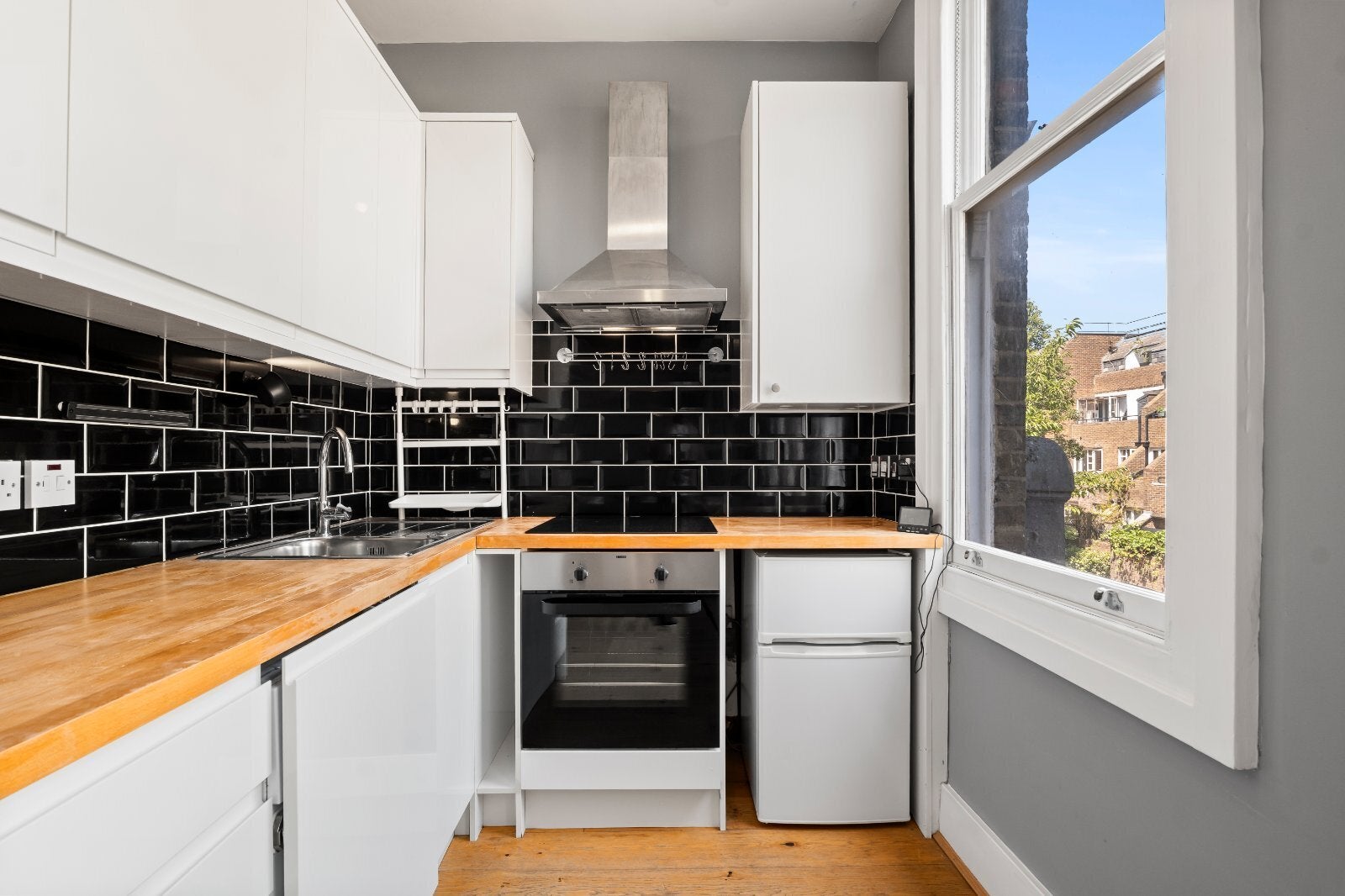 Flat Harrow Road in City of Westminster