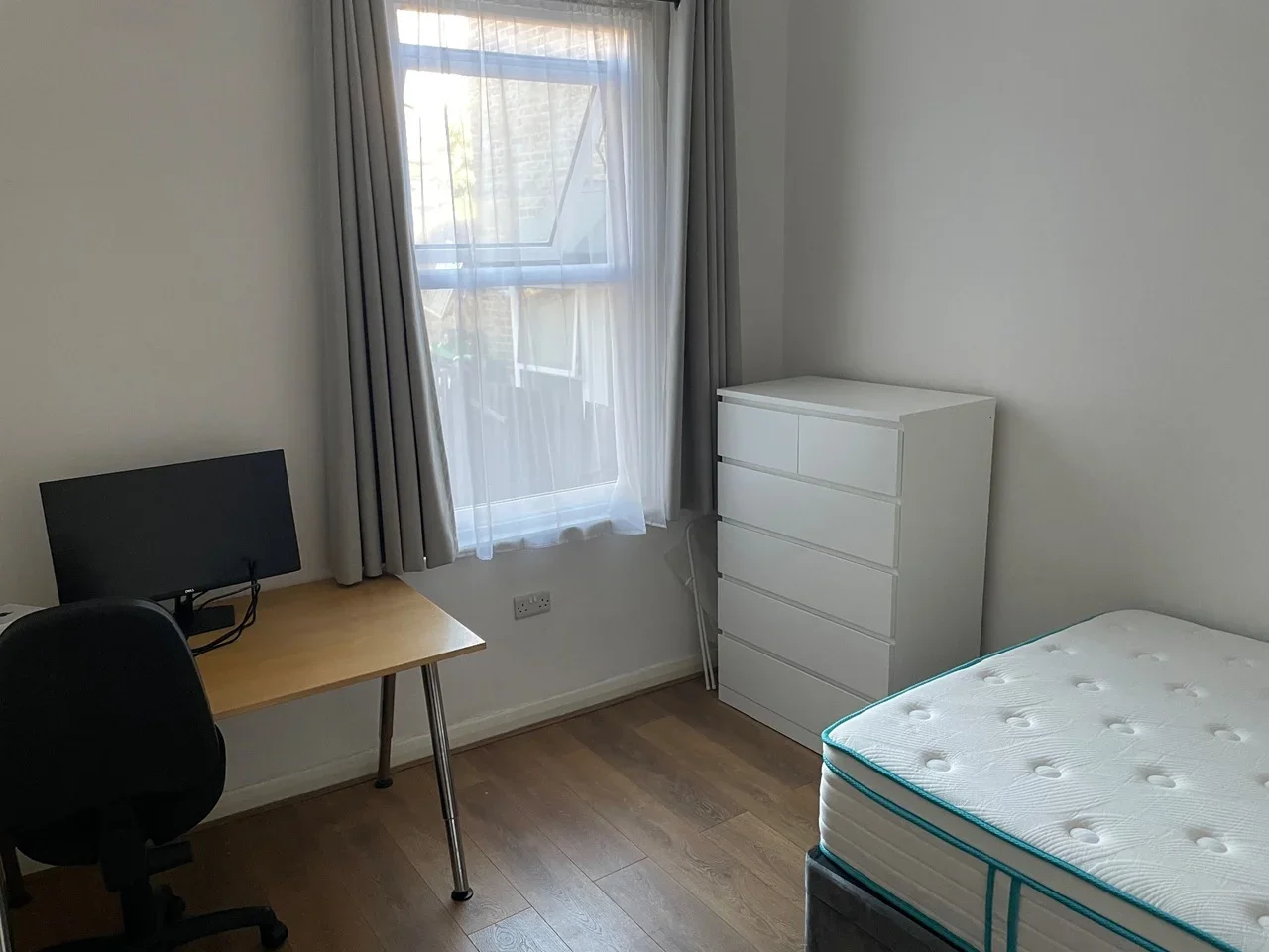 Room Harringay Road in Greater London