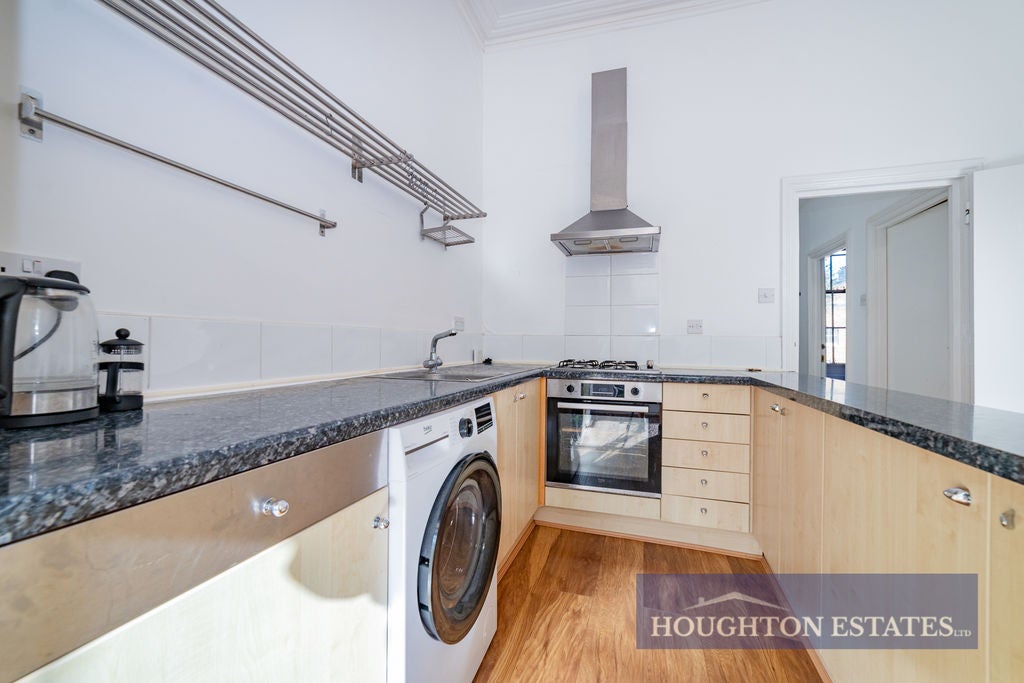 Flat Surrendale Place in City of Westminster