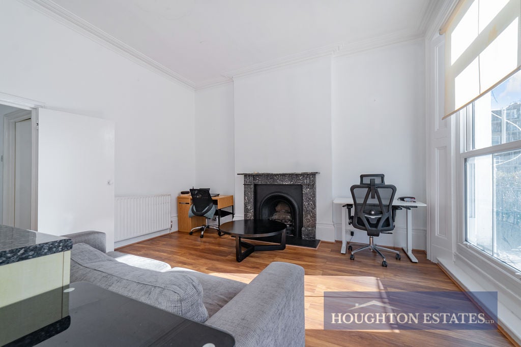 Flat Surrendale Place in City of Westminster