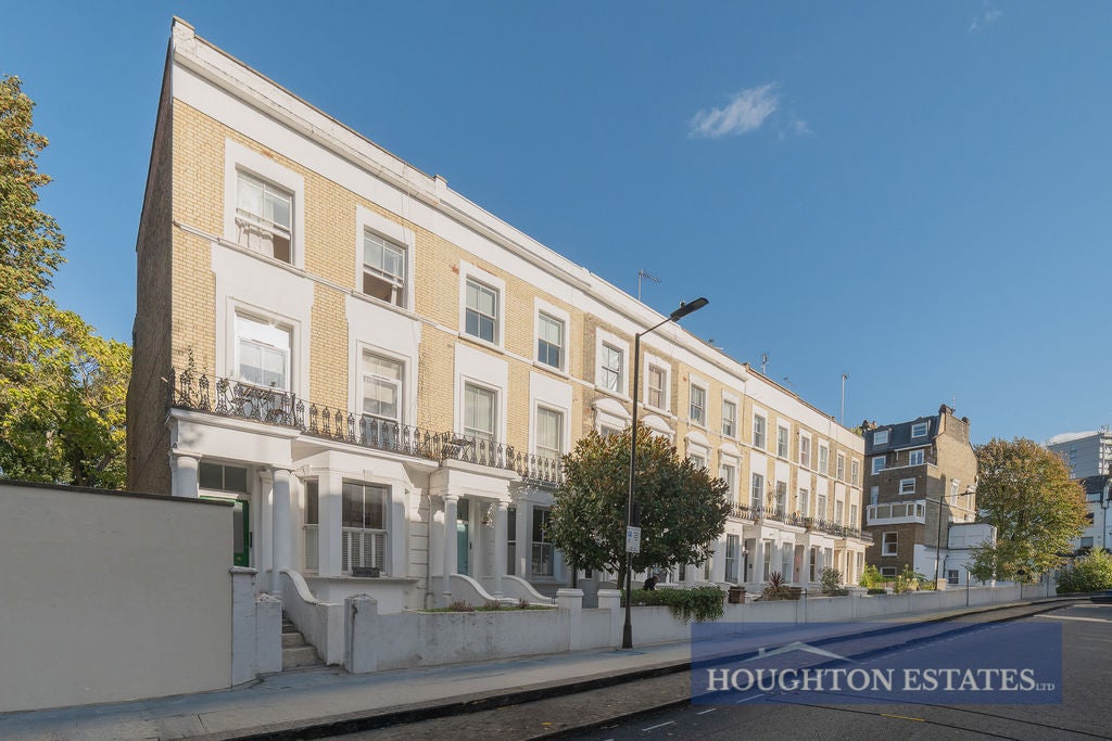Flat Surrendale Place in City of Westminster