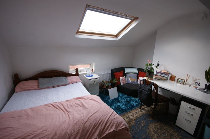 Room Kremlin Drive in Liverpool