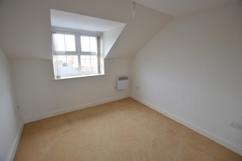 Flat Chepstow Close in Colburn