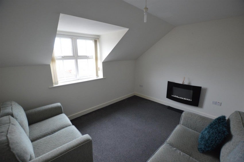 Flat Chepstow Close in Colburn