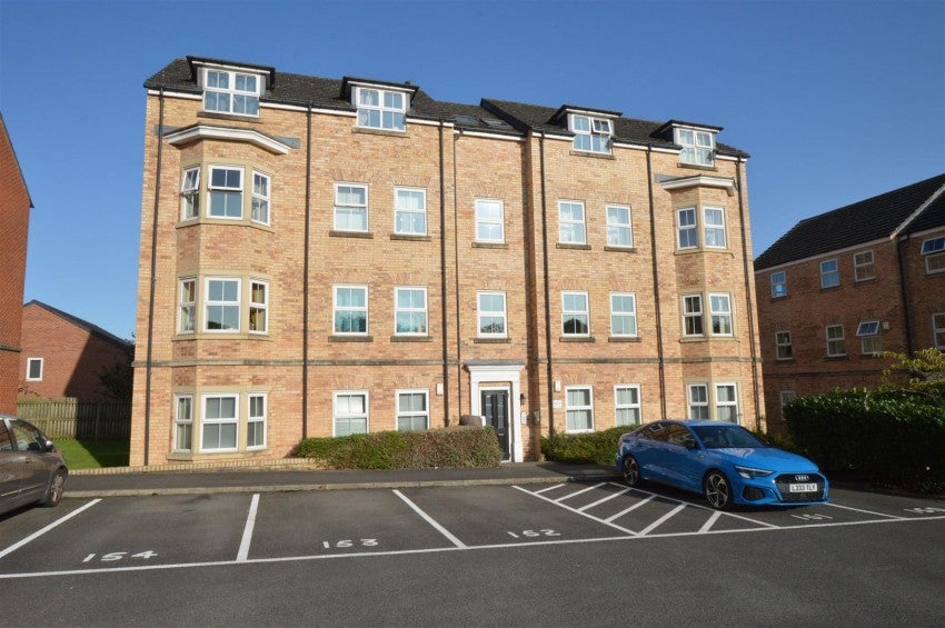 Flat Chepstow Close in Colburn