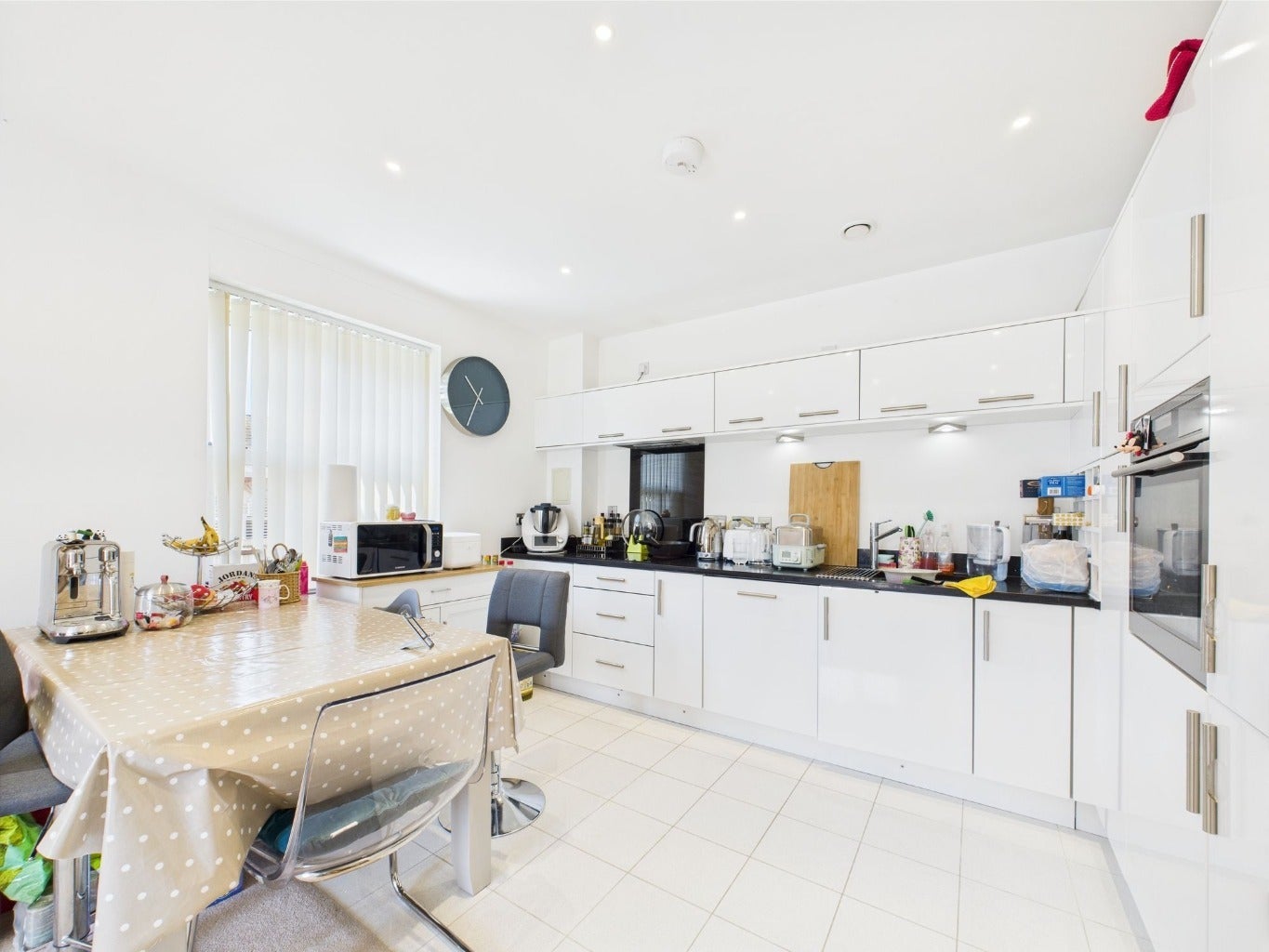 Flat Marian Gardens in Greater London