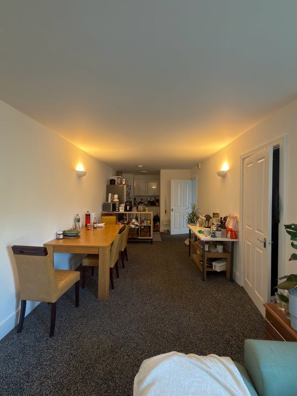 Room High Street in Greater London