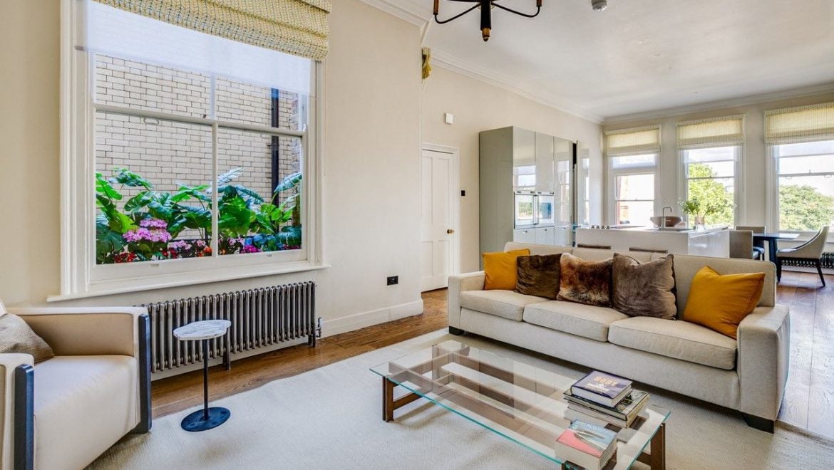 Flat Gloucester Road in Greater London