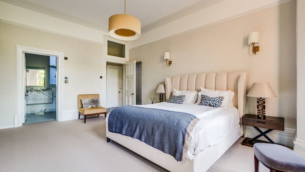 Flat Gloucester Road in Greater London