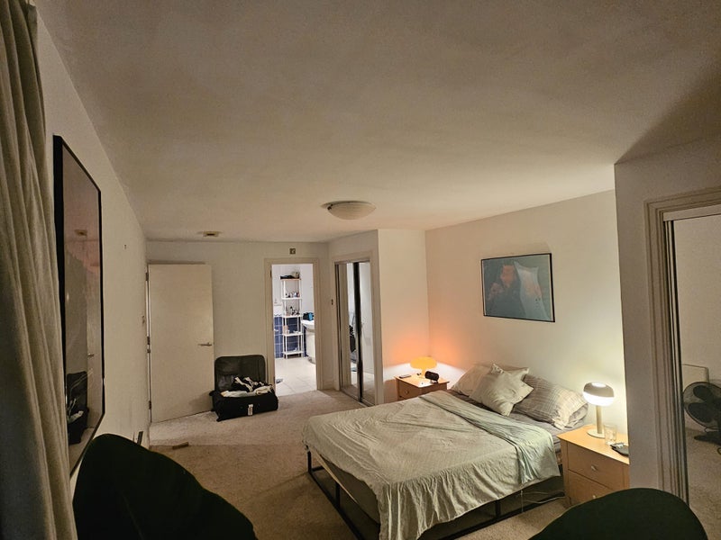 Room Hertsmere Road in Greater London