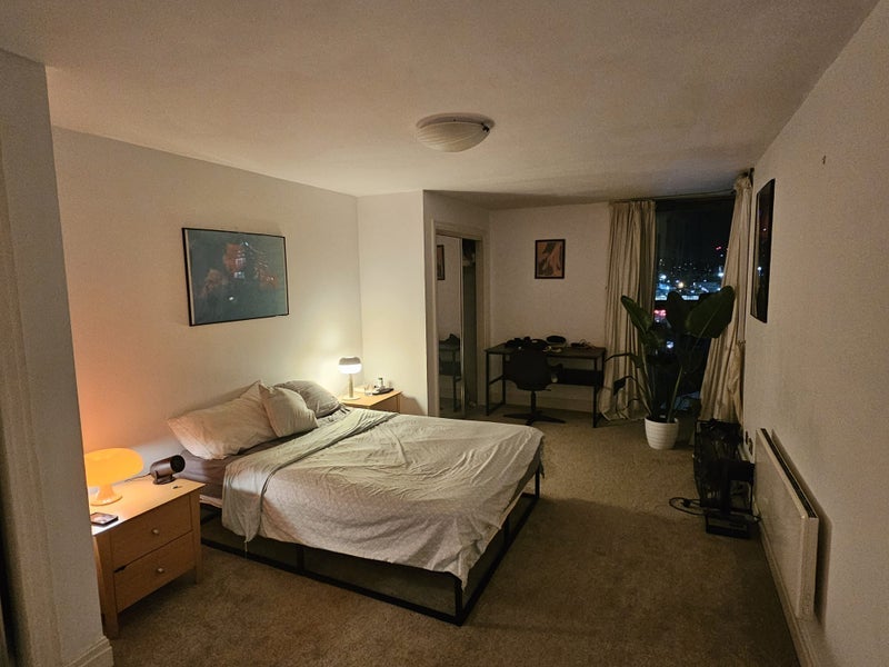 Room Hertsmere Road in Greater London
