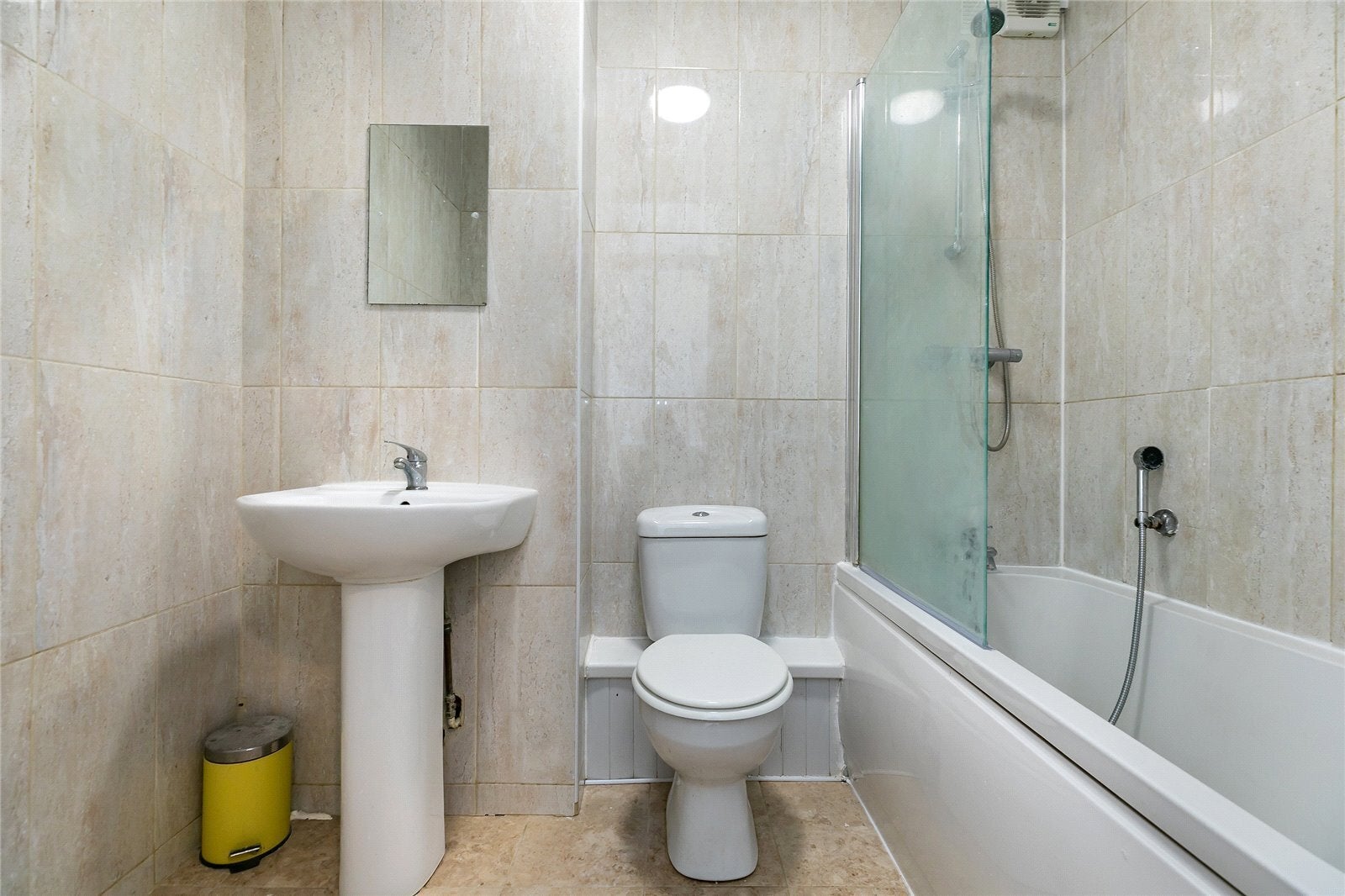 Flat Compton Close in Greater London