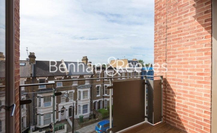 Flat Maygrove Road in Greater London