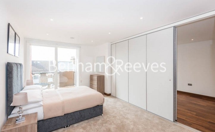 Flat Maygrove Road in Greater London