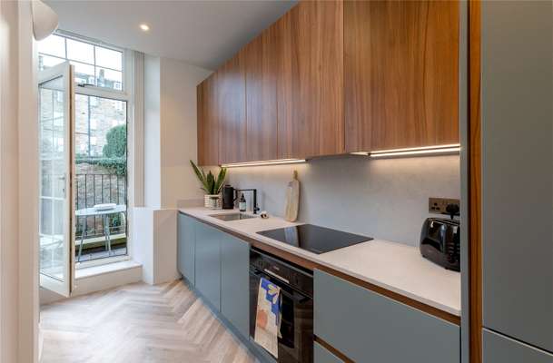 Flat South Learmonth Gardens in City of Edinburgh