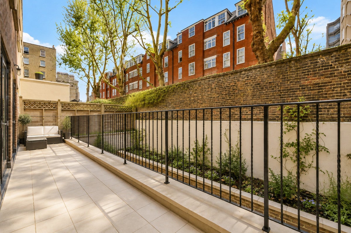 Flat Tavistock Place in Greater London