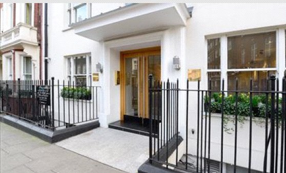 Flat Hill Street in City of Westminster