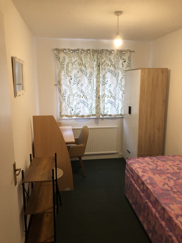 Room Perry Hill in Chelmsford