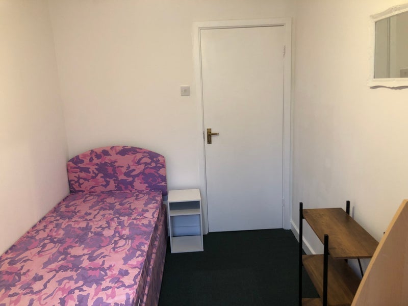 Room Perry Hill in Chelmsford