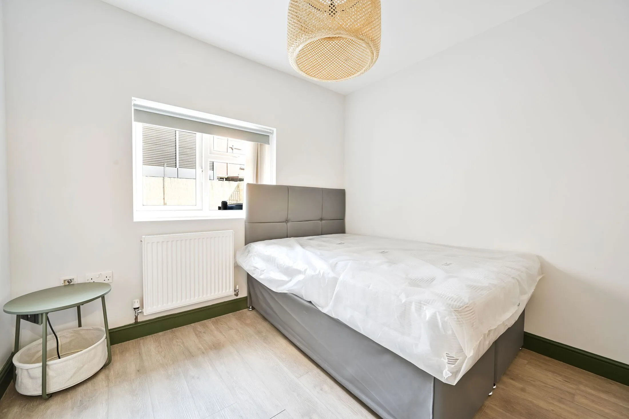 Room Clapham High Street in Greater London