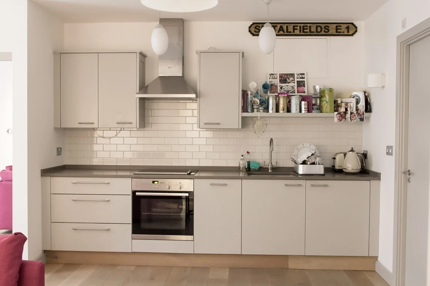Flat Calvin Street in Greater London