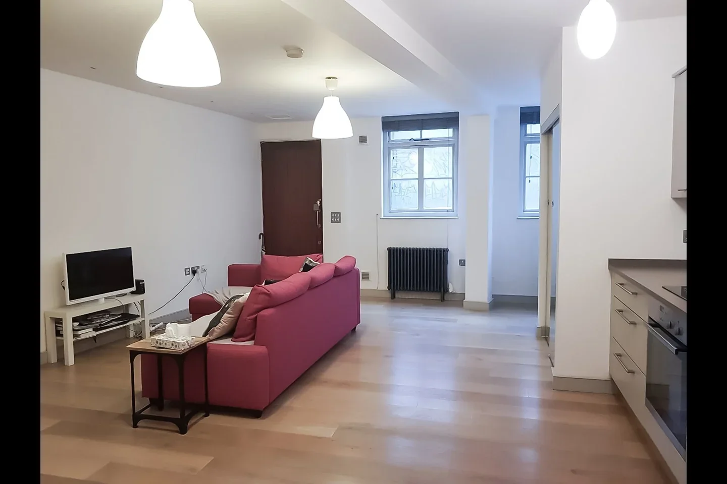 Flat Calvin Street in Greater London
