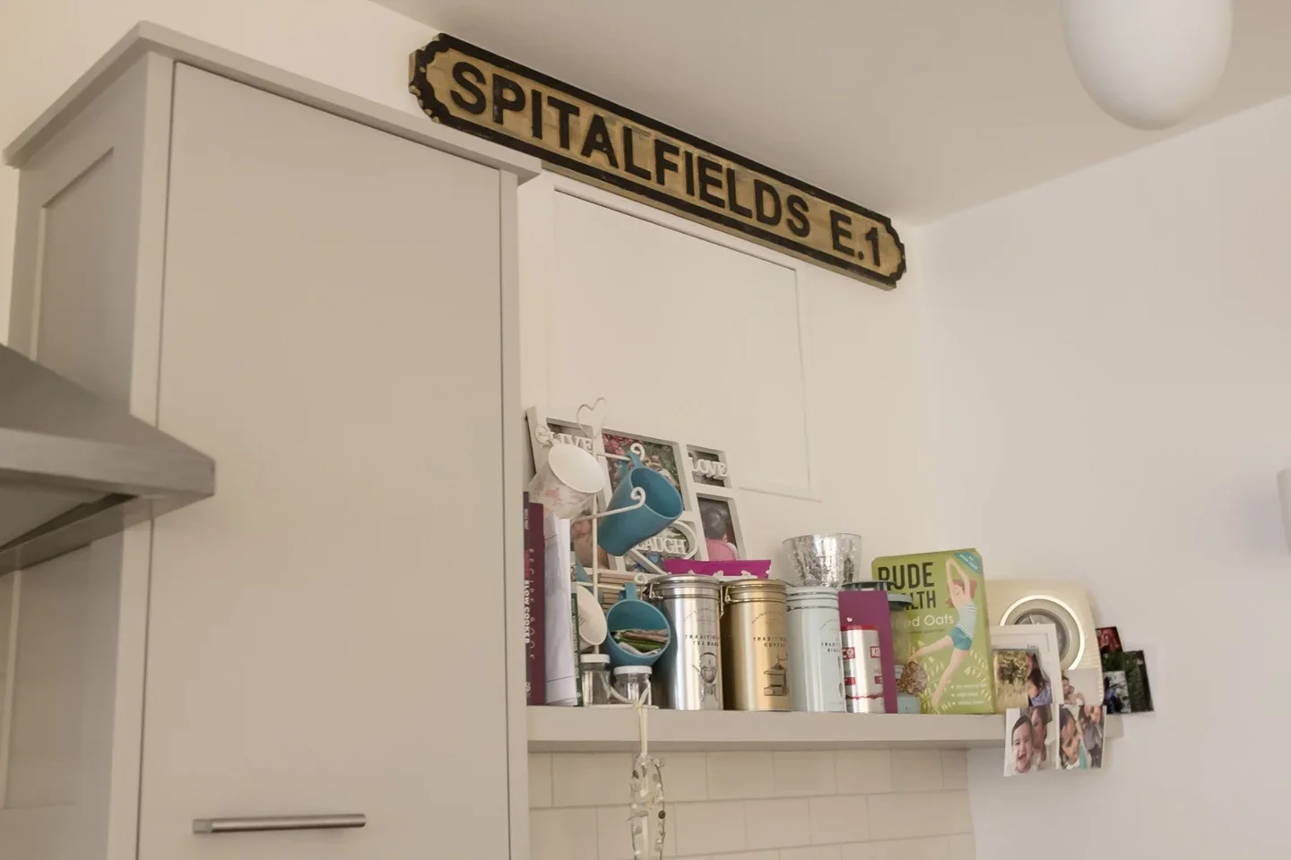 Flat Calvin Street in Greater London