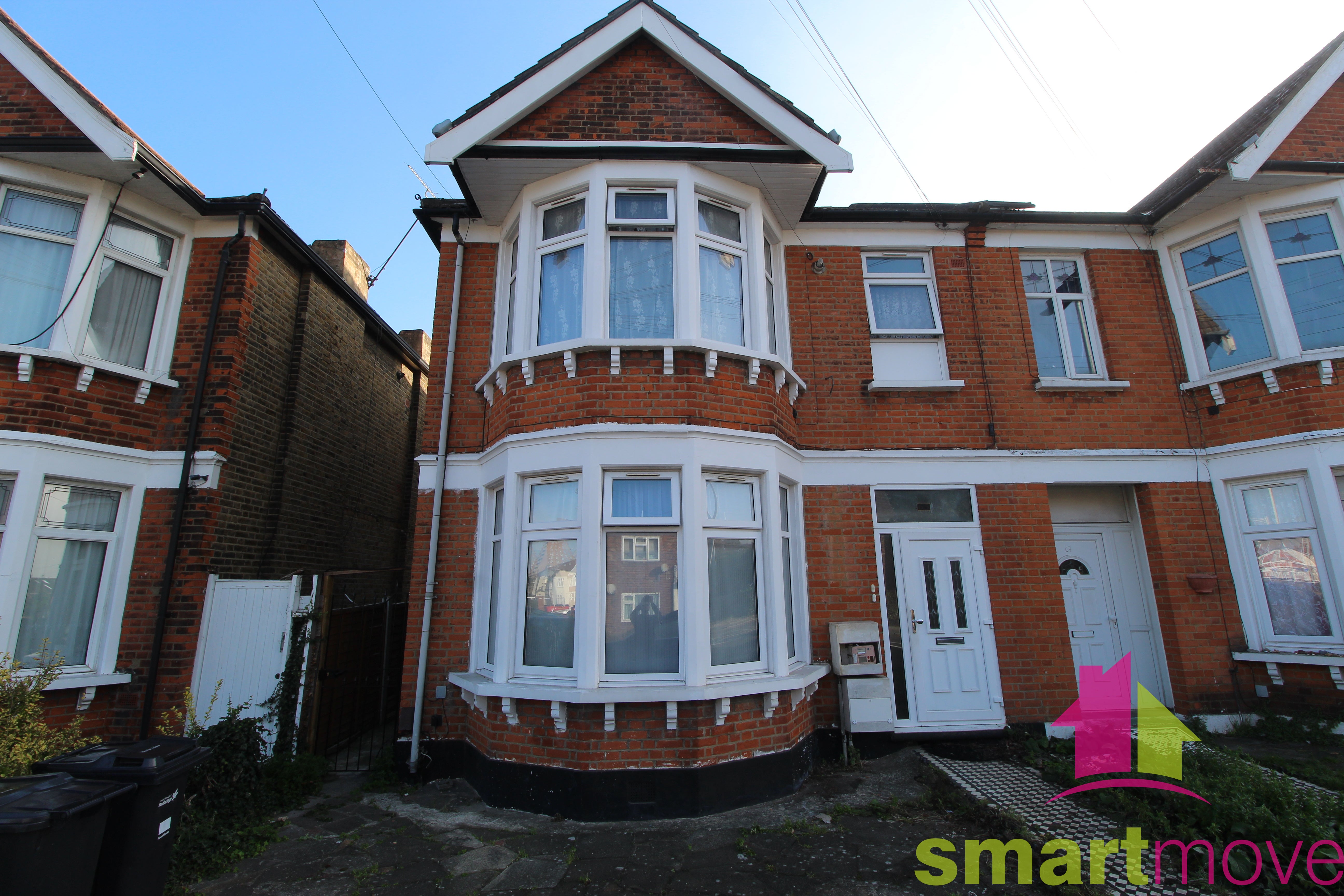 Flat Goodmayes Lane in Greater London