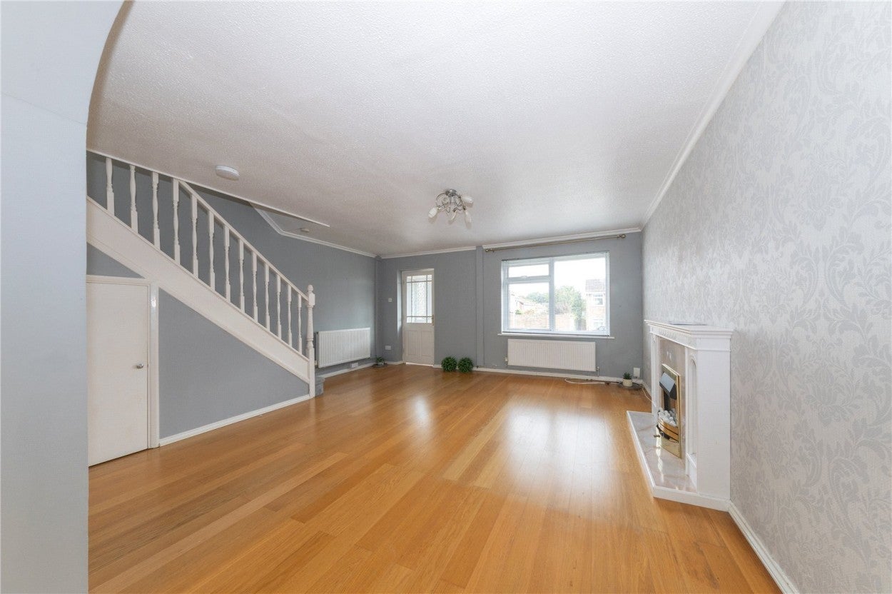 House Oving Close in Luton
