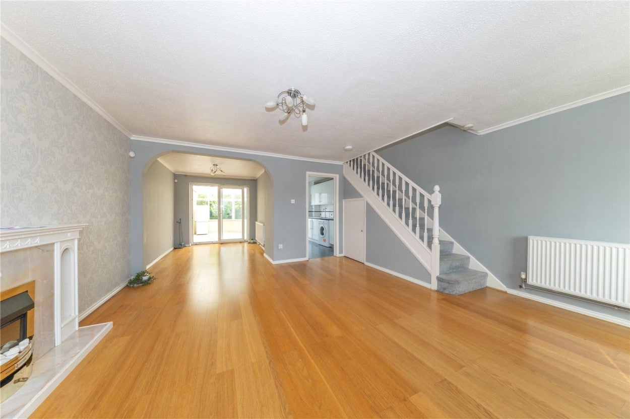 House Oving Close in Luton