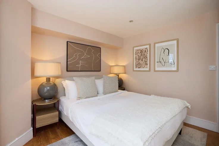 Flat Hatherley Grove in City of Westminster