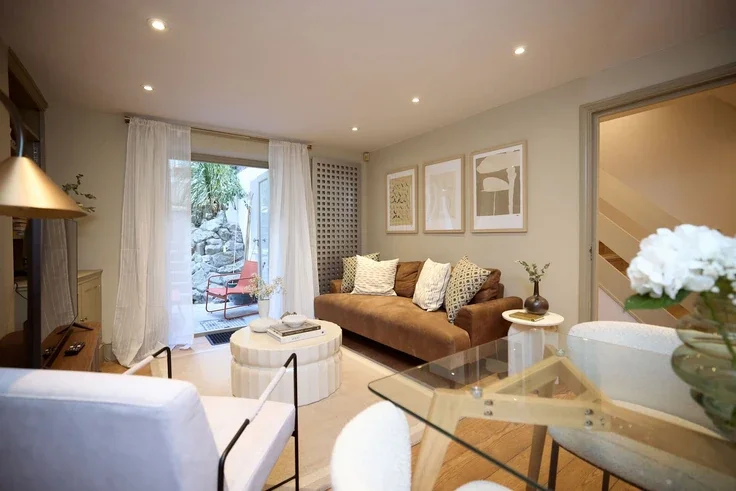 Flat Hatherley Grove in City of Westminster