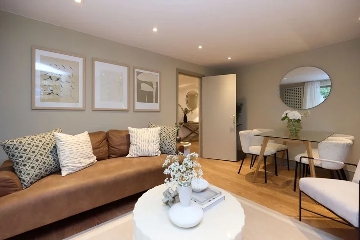 Flat Hatherley Grove in City of Westminster