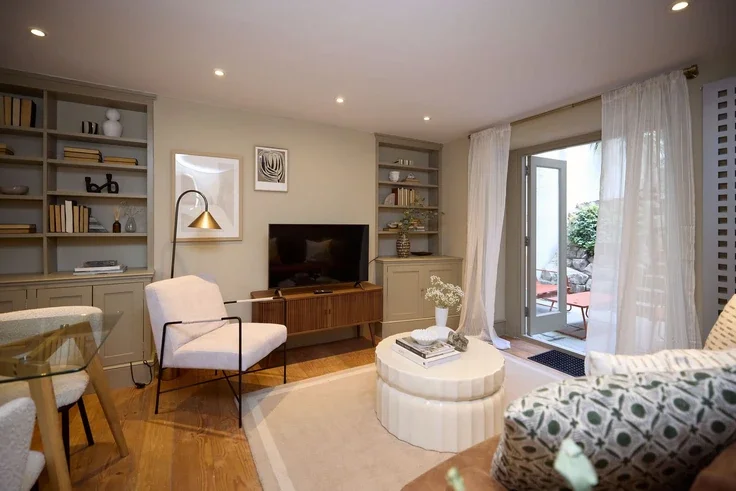 Flat Hatherley Grove in City of Westminster