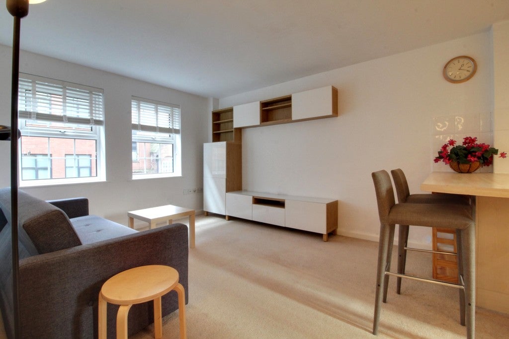 Flat Great Charles Street Queensway in Birmingham