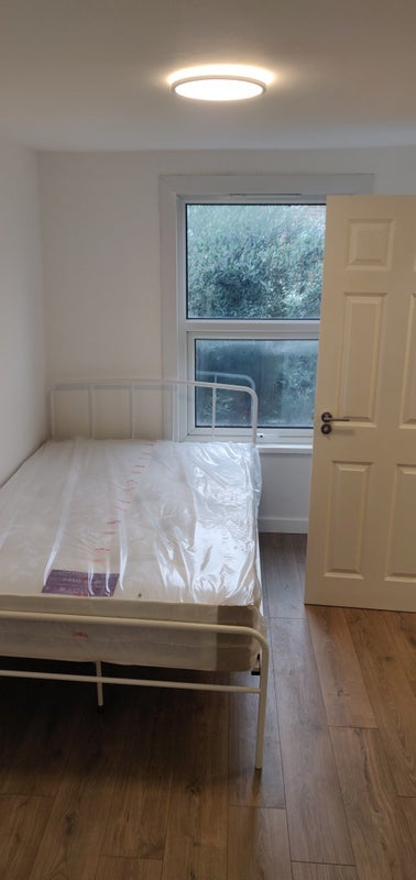 Flat Graham Road in Greater London