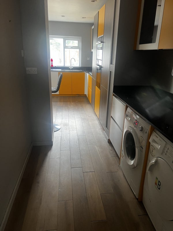 Room Rowan Road in Greater London