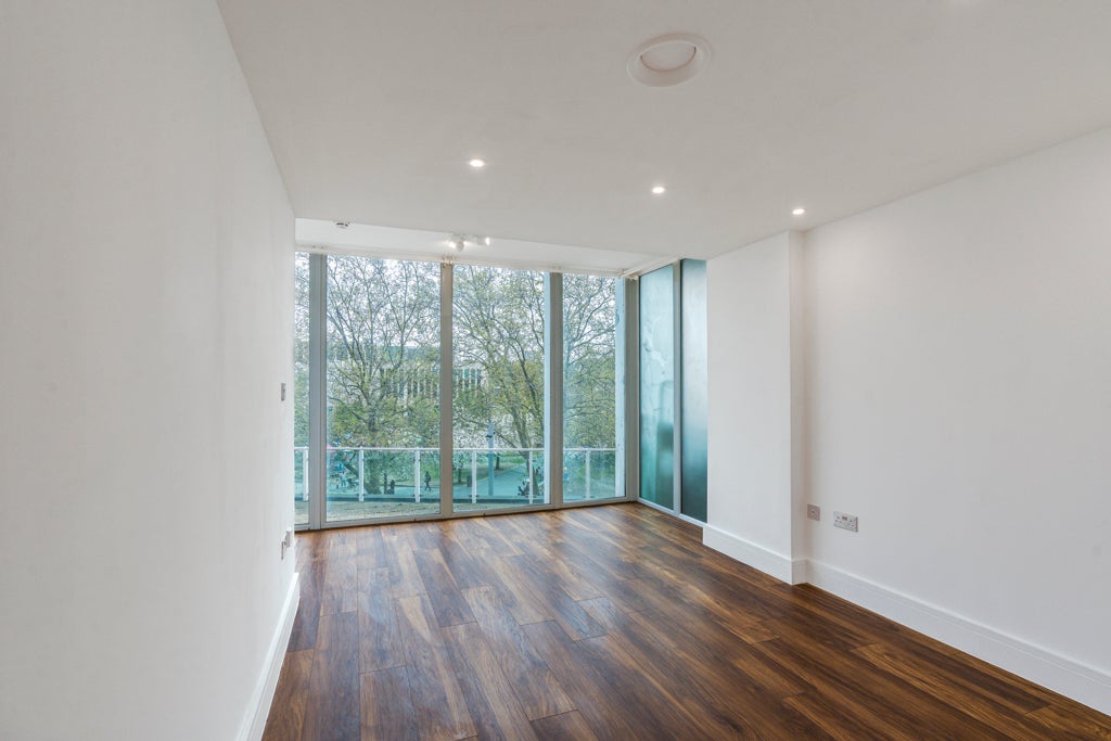 Flat Thomas Street in Greater London