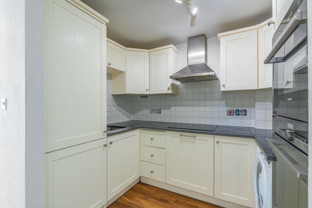Flat Thomas Street in Greater London