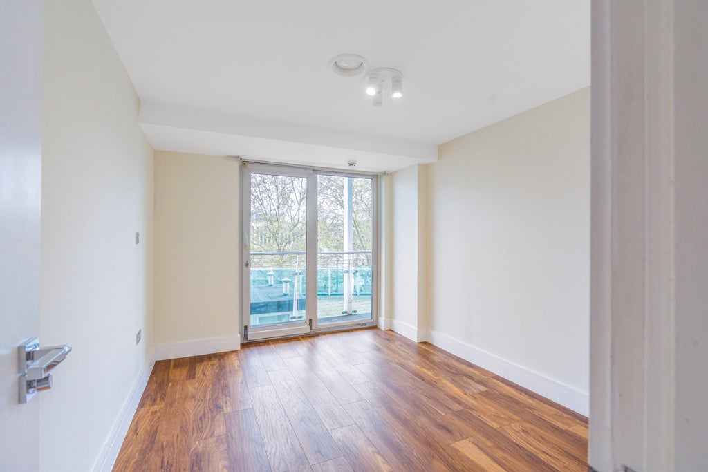Flat Thomas Street in Greater London